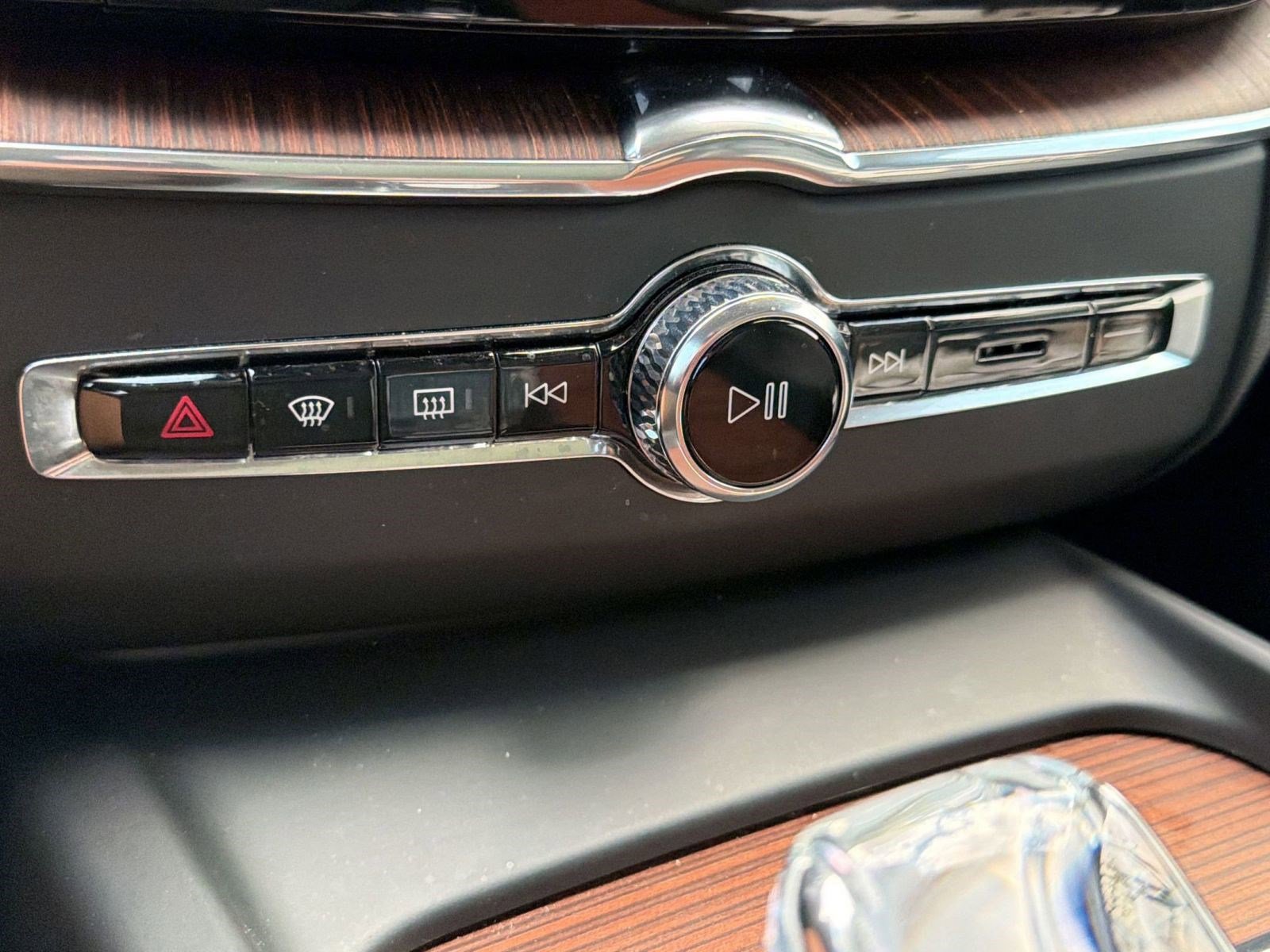 Certified 2023 Volvo XC60 B5 Ultimate FWD image 18
