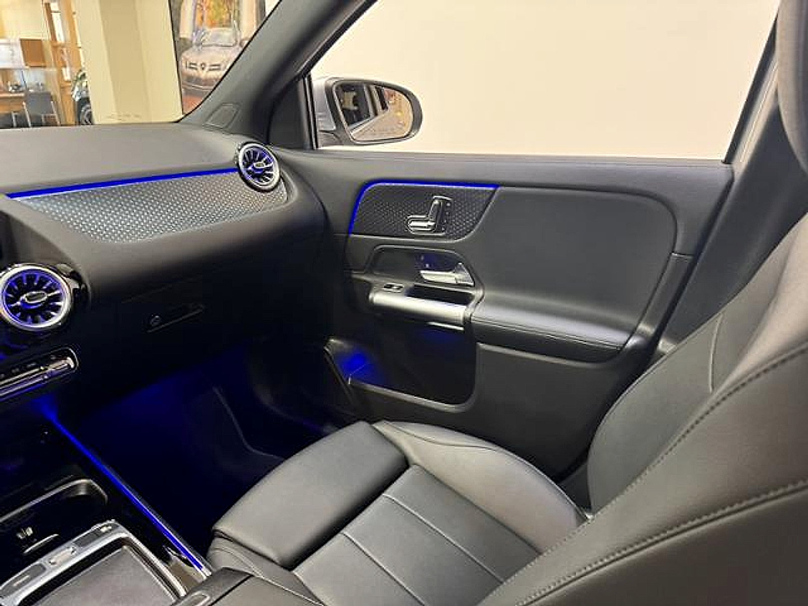 Used 2025 Mercedes-Benz GLA 250 image 10