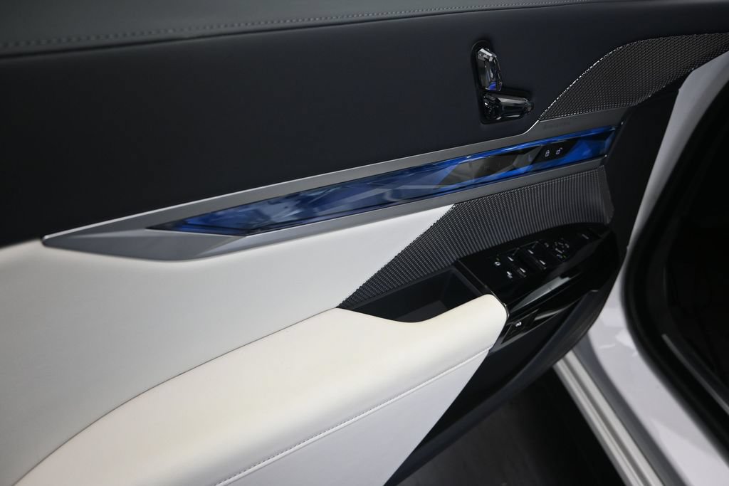 Certified 2024 BMW 740i w/ Executive Package RWD image 11