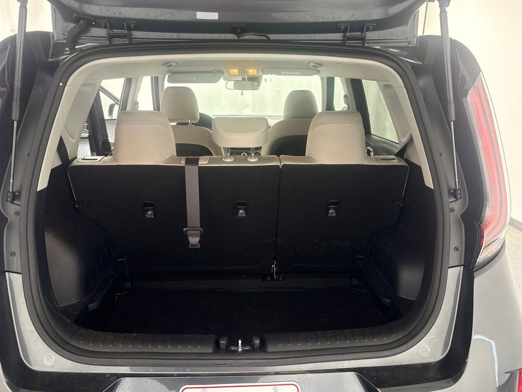Used 2025 Kia Soul LX w/ LX Technology Package FWD image 8