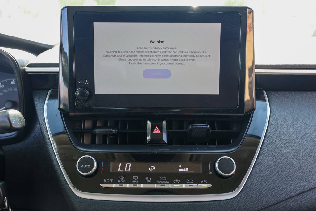 Used 2025 Toyota Corolla LE FWD image 28