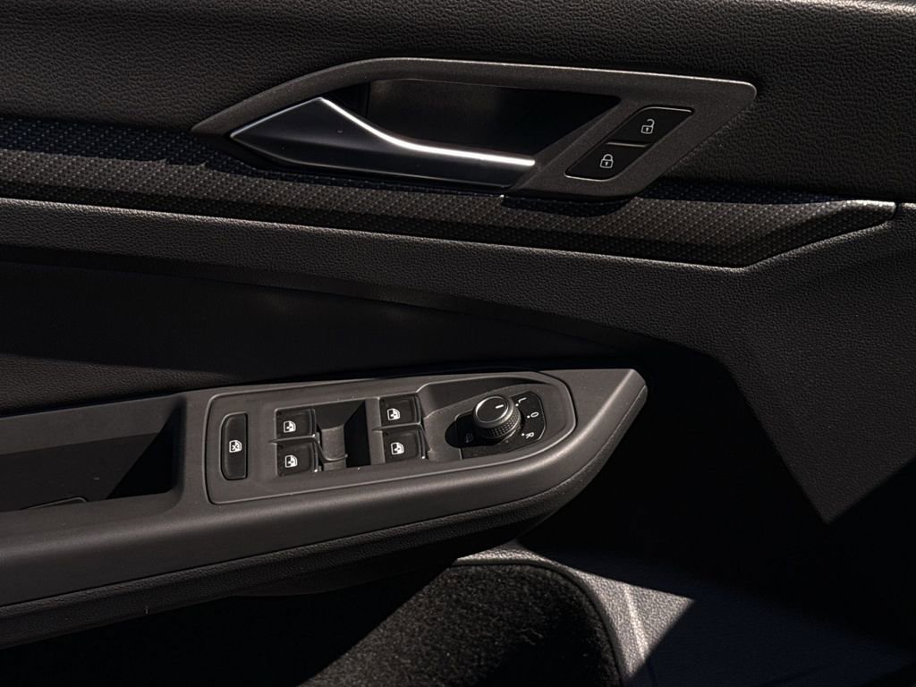 Used 2022 Volkswagen Golf R image 15