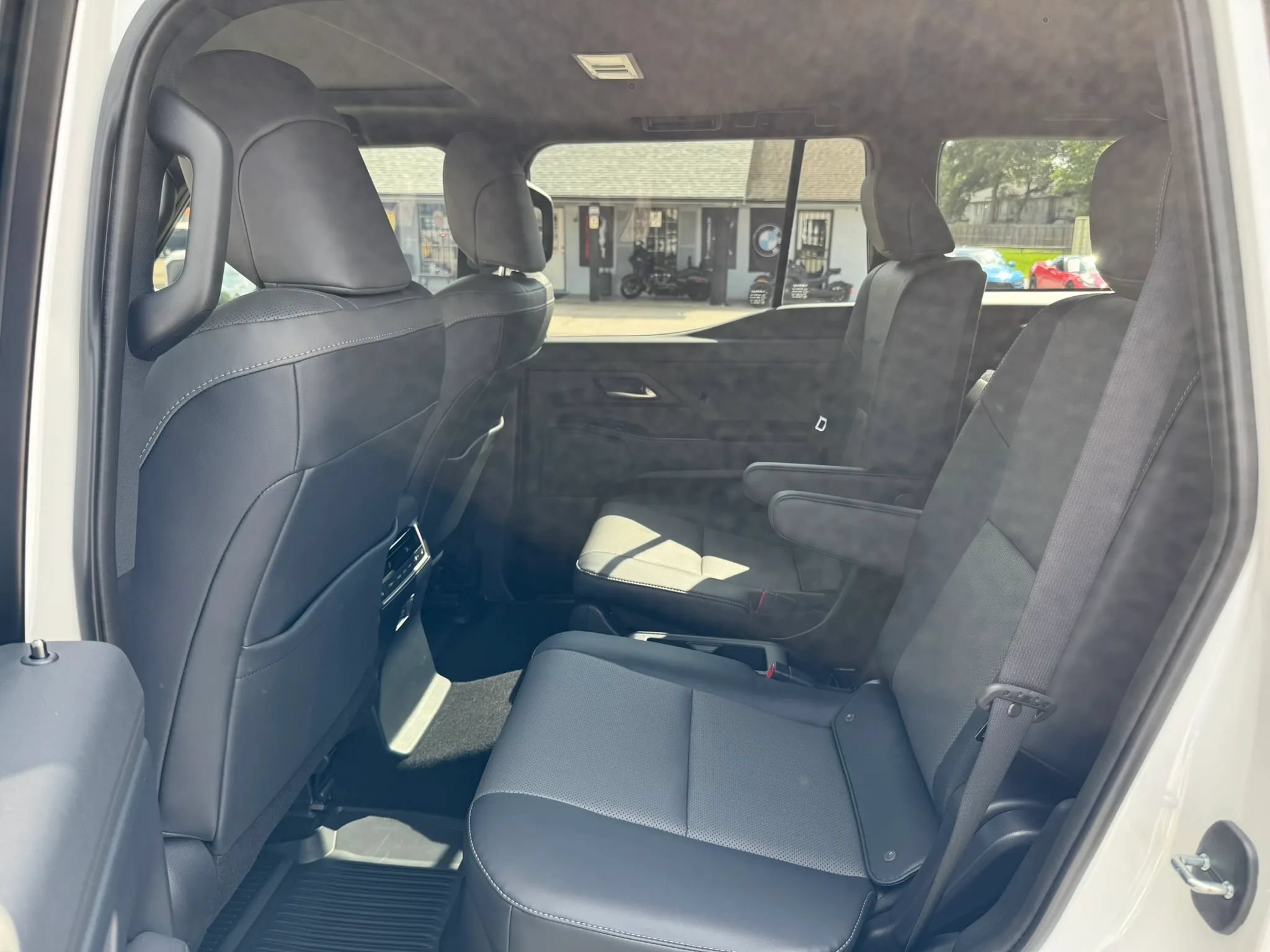 Used 2026 Lexus GX 550 w/ Accessory Package (2T) AWD/4WD image 25