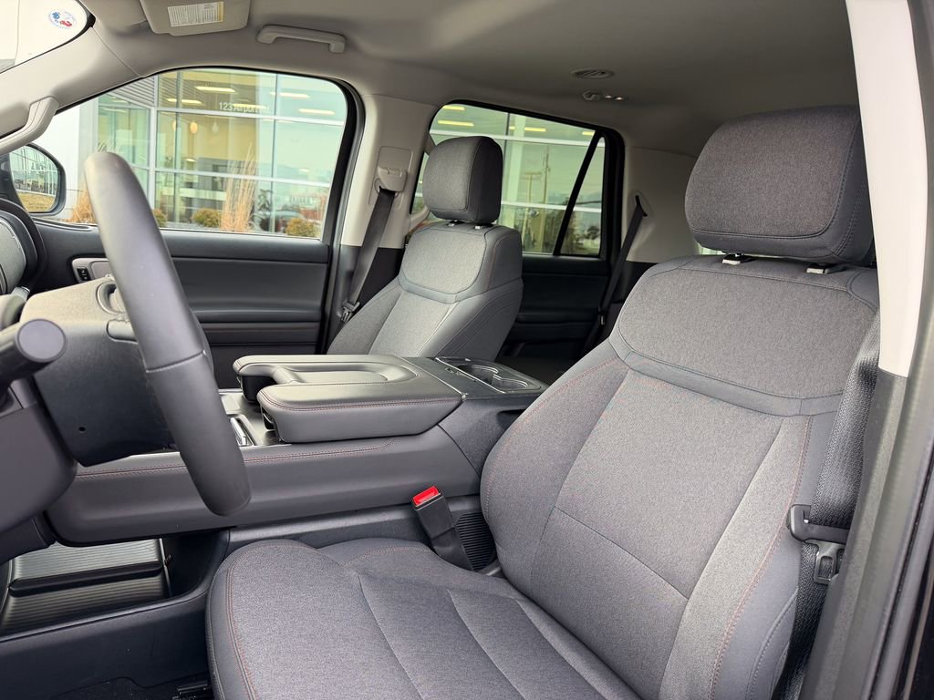 Used 2025 Ford Expedition Active image 10