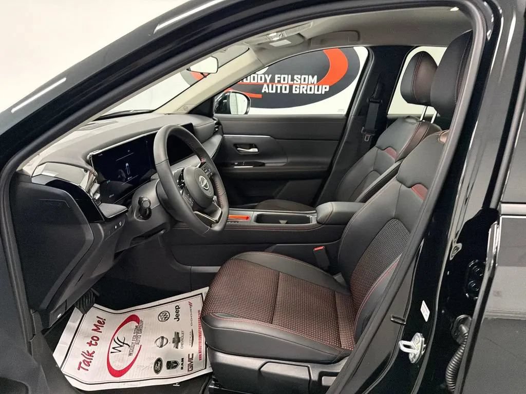Used 2026 Nissan Kicks SR FWD image 8
