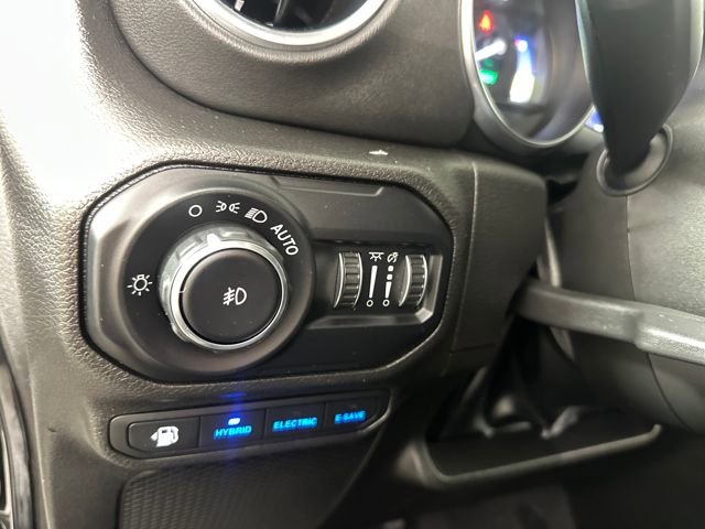 Used 2022 Jeep Wrangler Unlimited Sahara w/ Cold Weather Group image 19