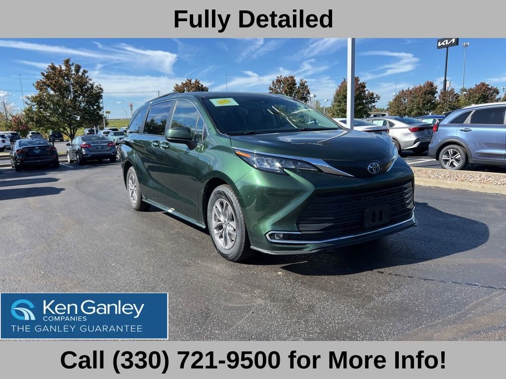 Used 2023 Toyota Sienna XLE image 5