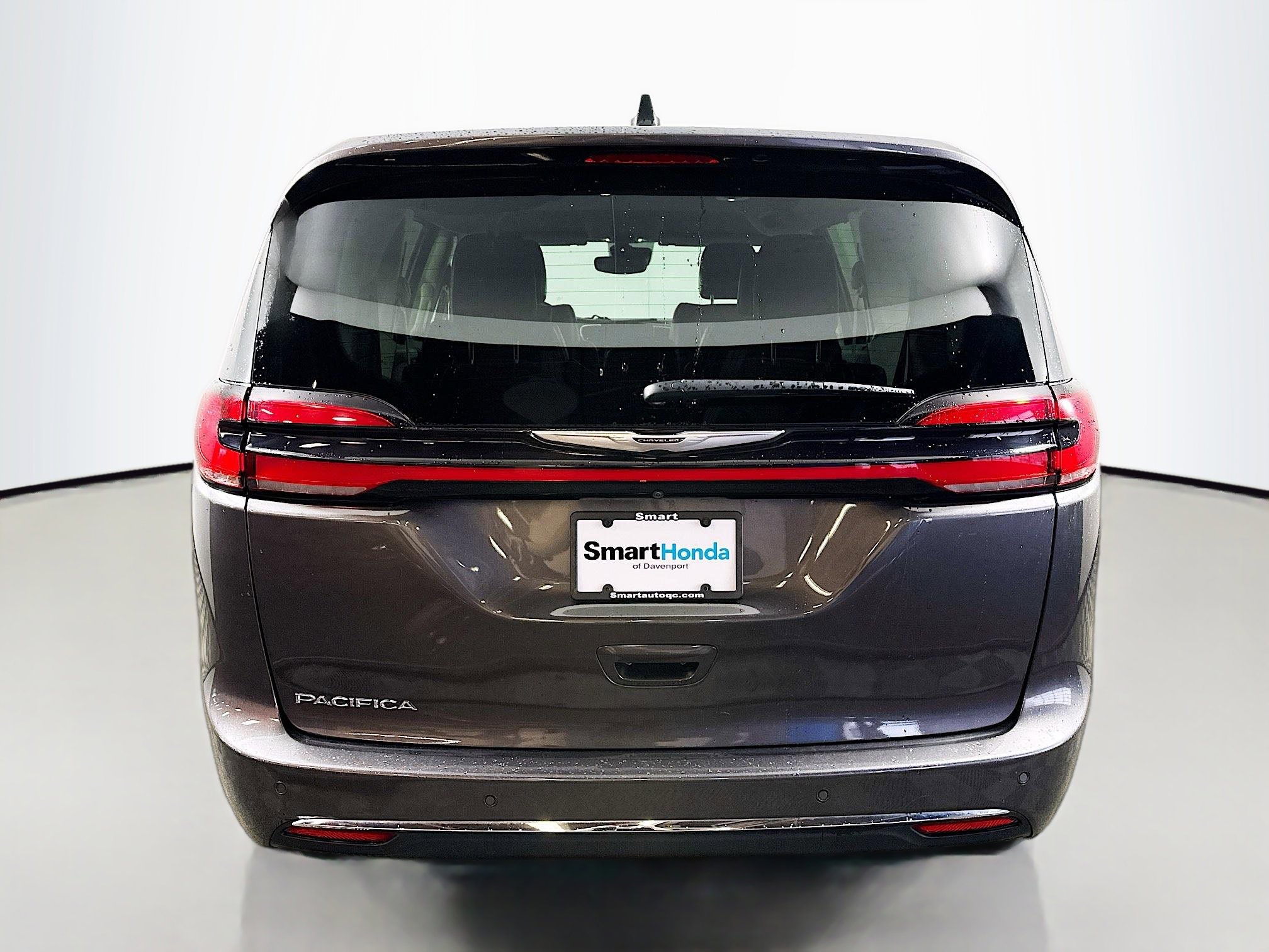 Used 2023 Chrysler Pacifica Touring-L FWD image 6