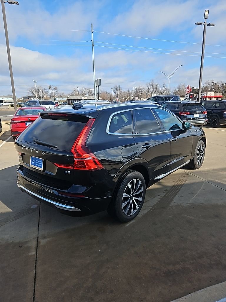 Used 2023 Volvo XC60 B5 Plus FWD image 5