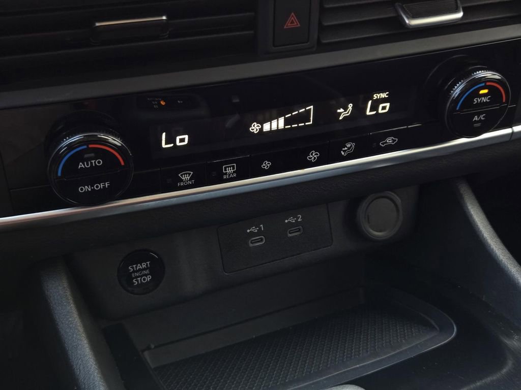 Used 2025 Nissan Rogue SV image 22