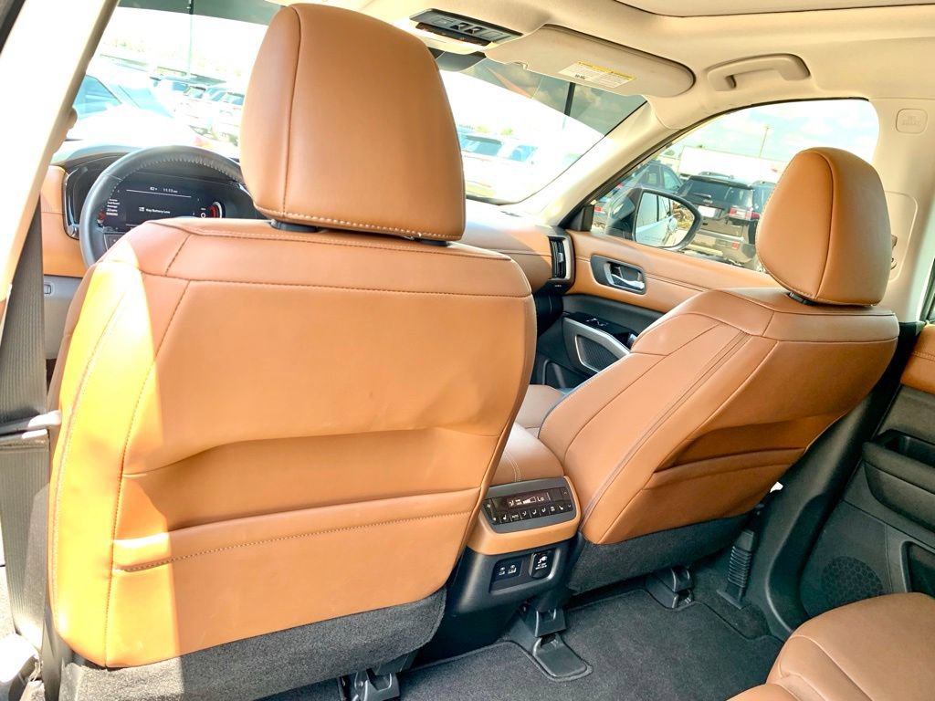 Used 2023 Nissan Pathfinder Platinum w/ Cargo Package FWD image 15