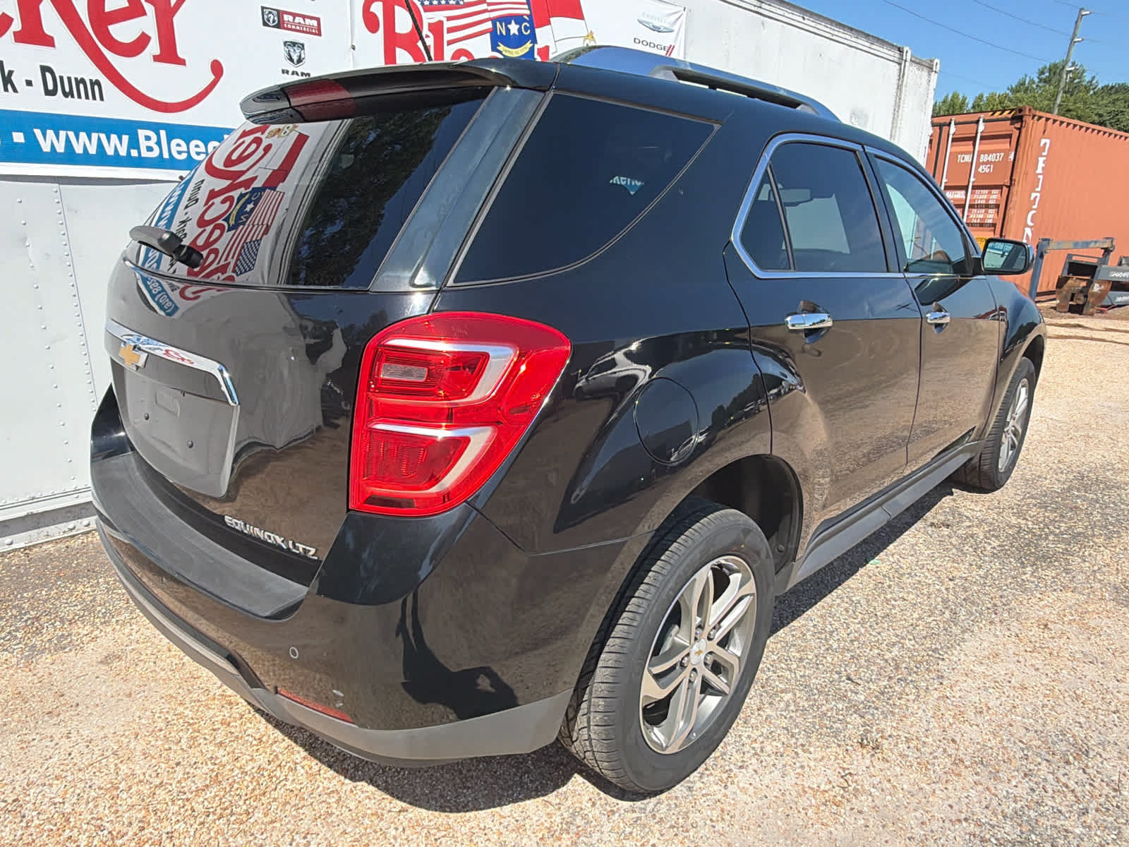 Used 2016 Chevrolet Equinox LTZ w/ Enhanced Convenience Package FWD image 3