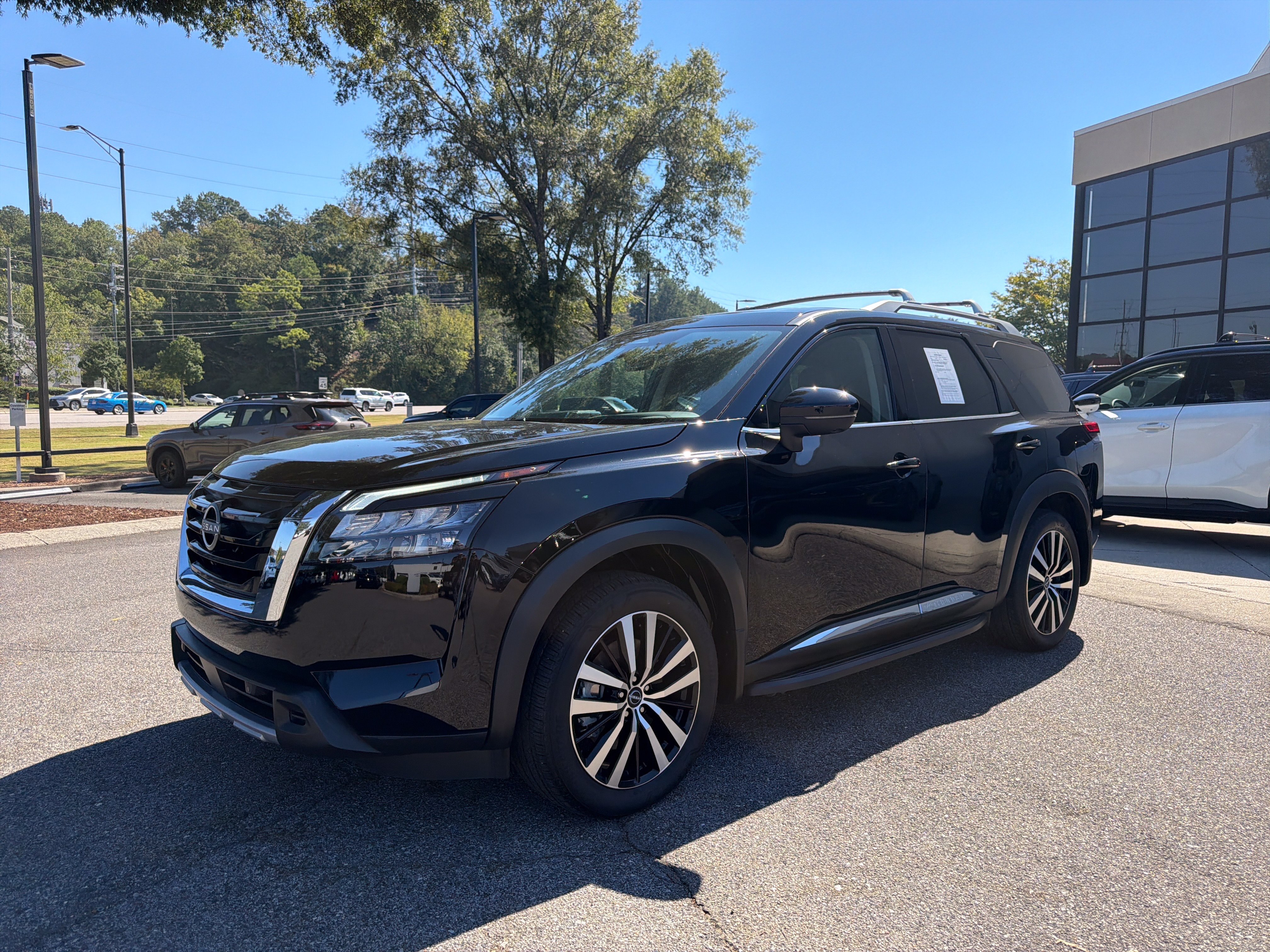 Used 2025 Nissan Pathfinder Platinum w/ Cargo Package FWD image 5