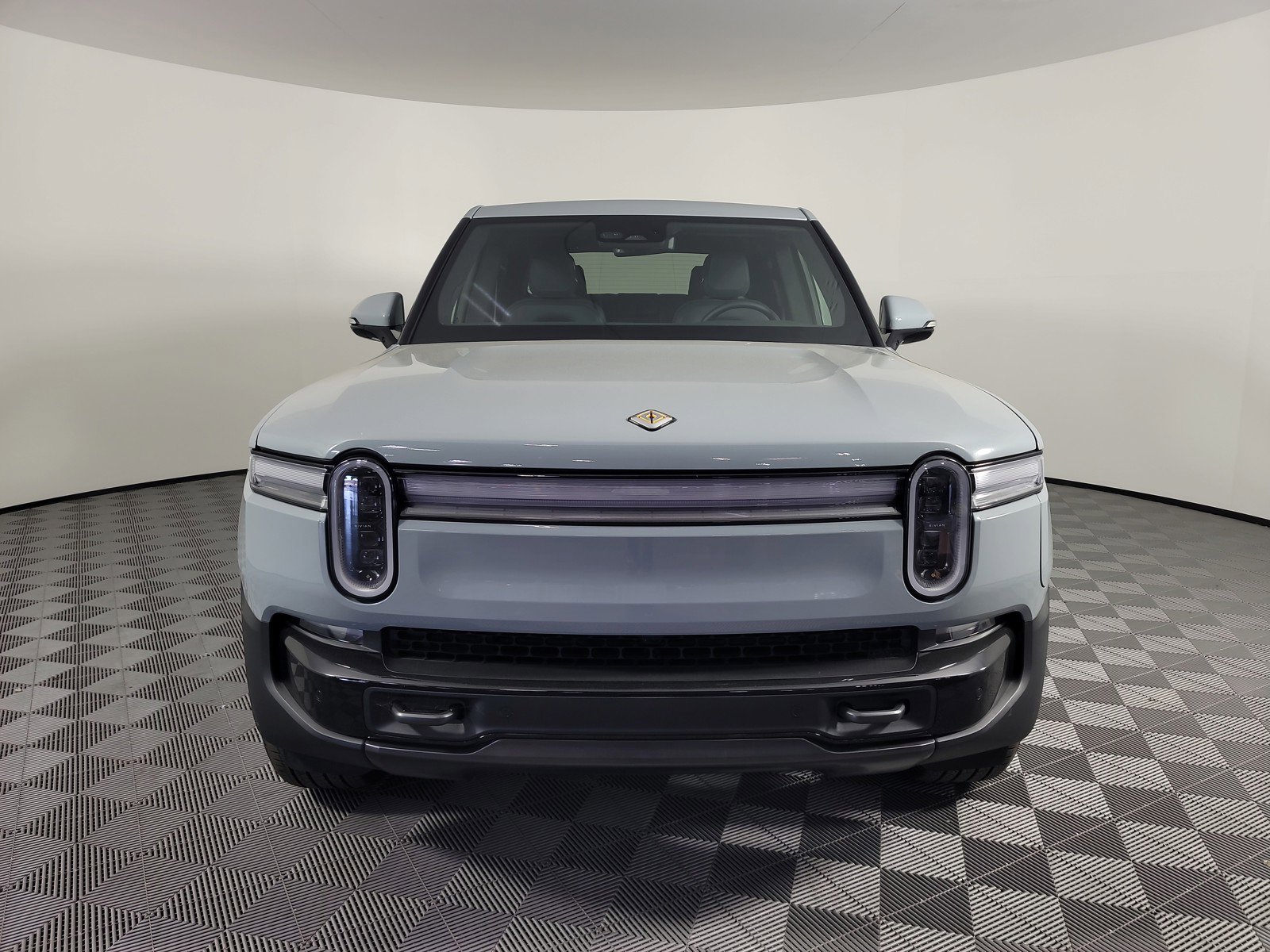 Used 2025 Rivian R1T Adventure AWD/4WD image 8