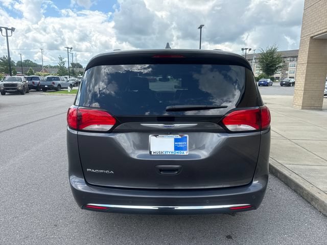 Used 2019 Chrysler Pacifica Touring-L FWD image 3