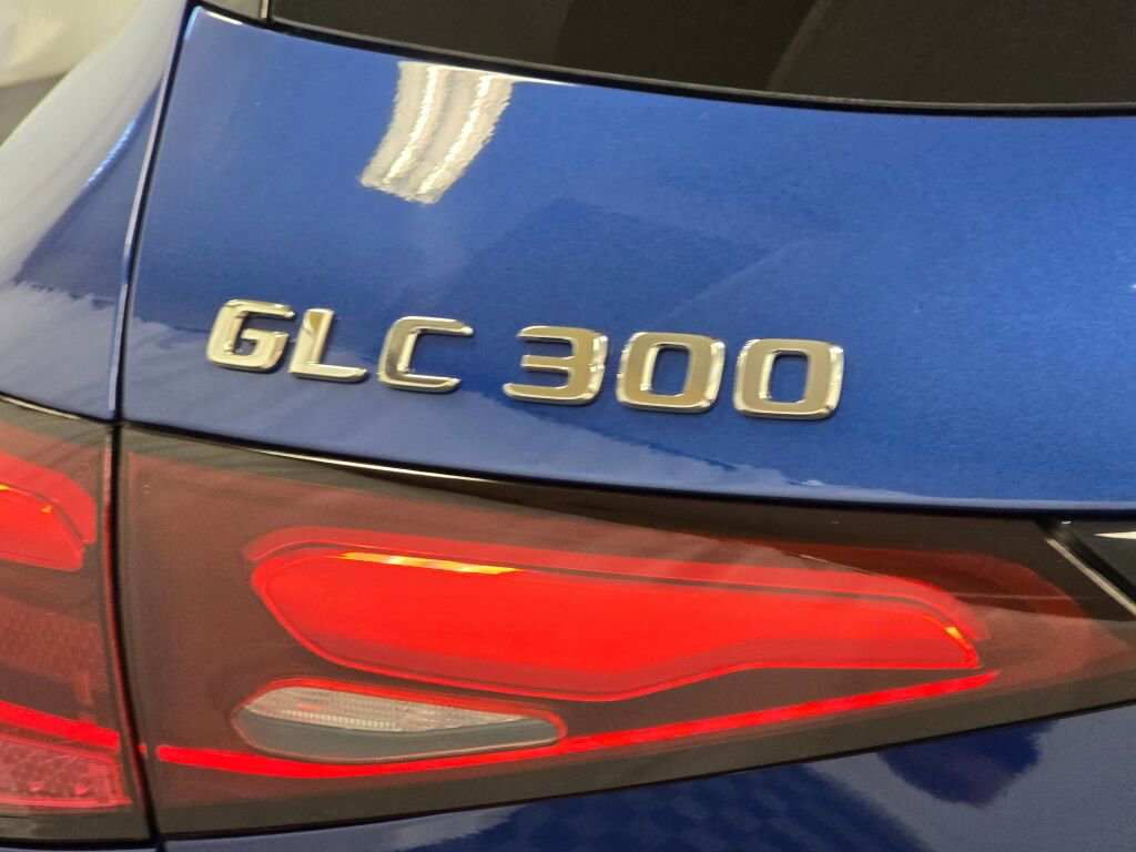 Used 2024 Mercedes-Benz GLC 300 4MATIC image 30