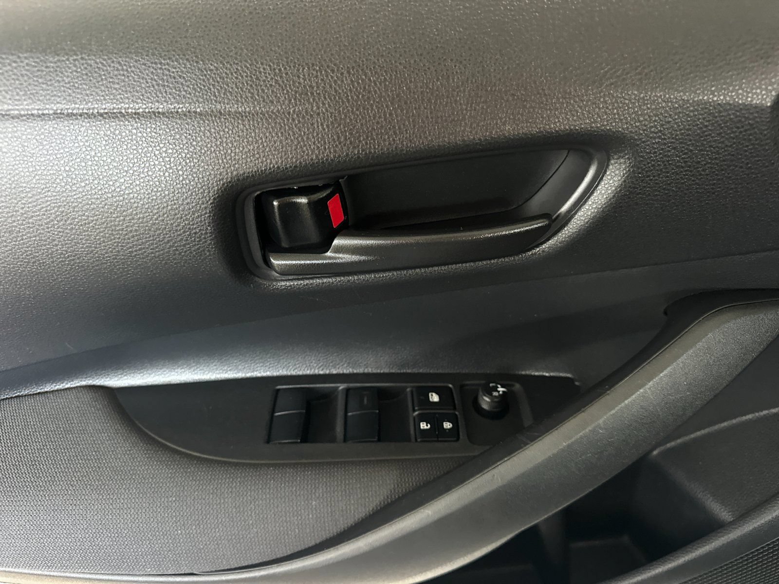 Used 2025 Toyota Corolla LE FWD image 10