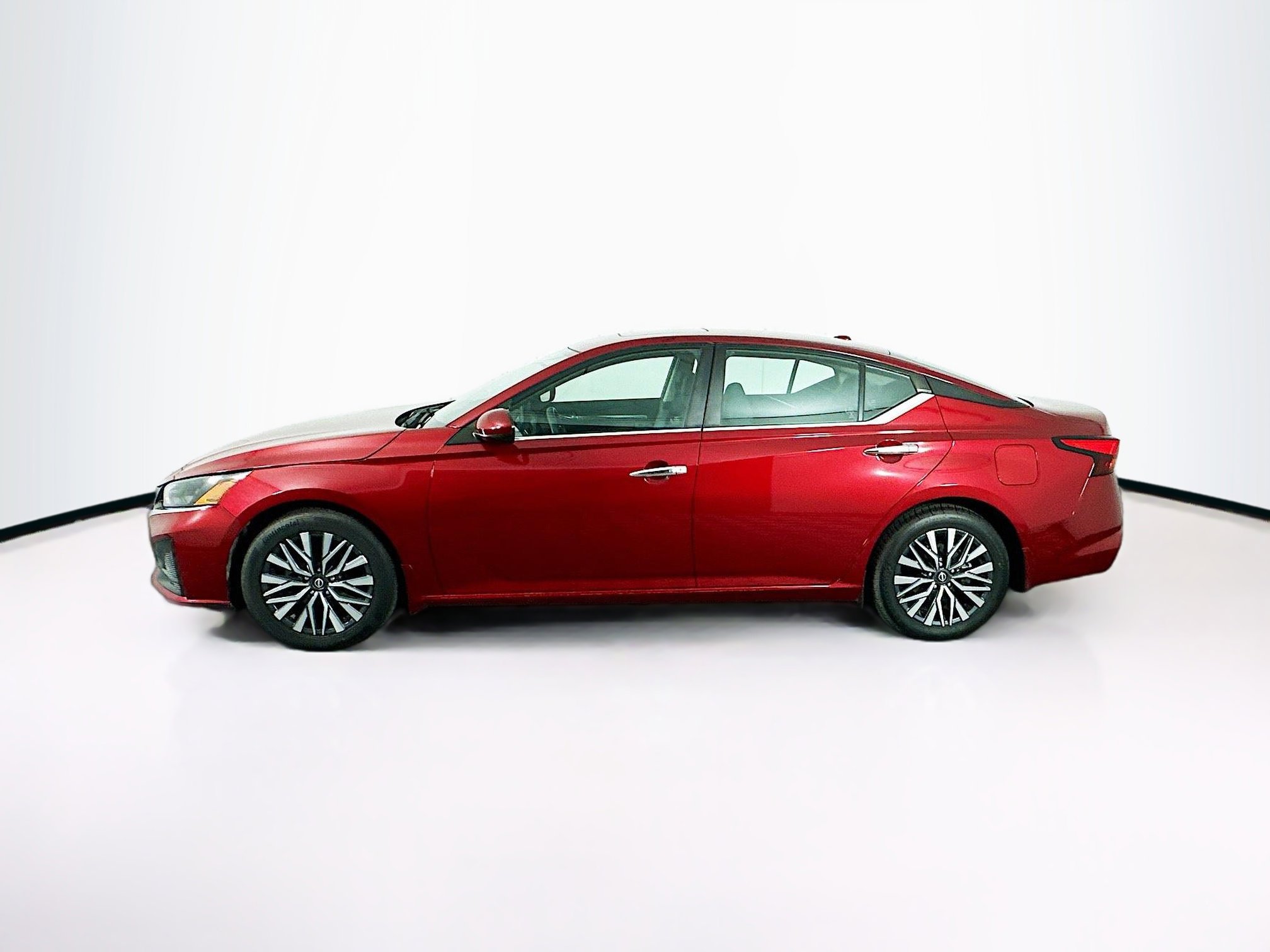 Used 2023 Nissan Altima 2.5 SV w/ SV Premium Package image 4