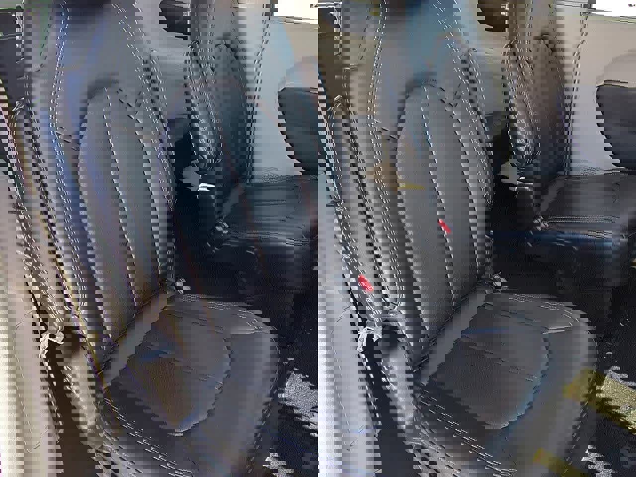 Used 2024 Chrysler Pacifica Touring-L image 13