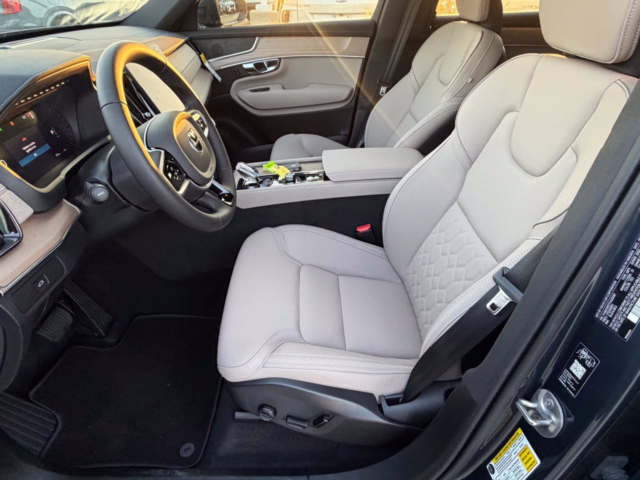 New 2026 Volvo XC90 B5 Plus w/ Protection Package Premier AWD/4WD image 18