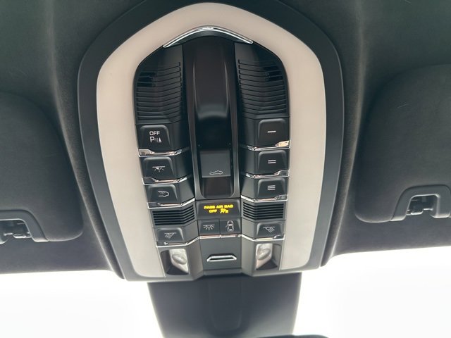 Used 2015 Porsche Panamera 4S Executive image 36