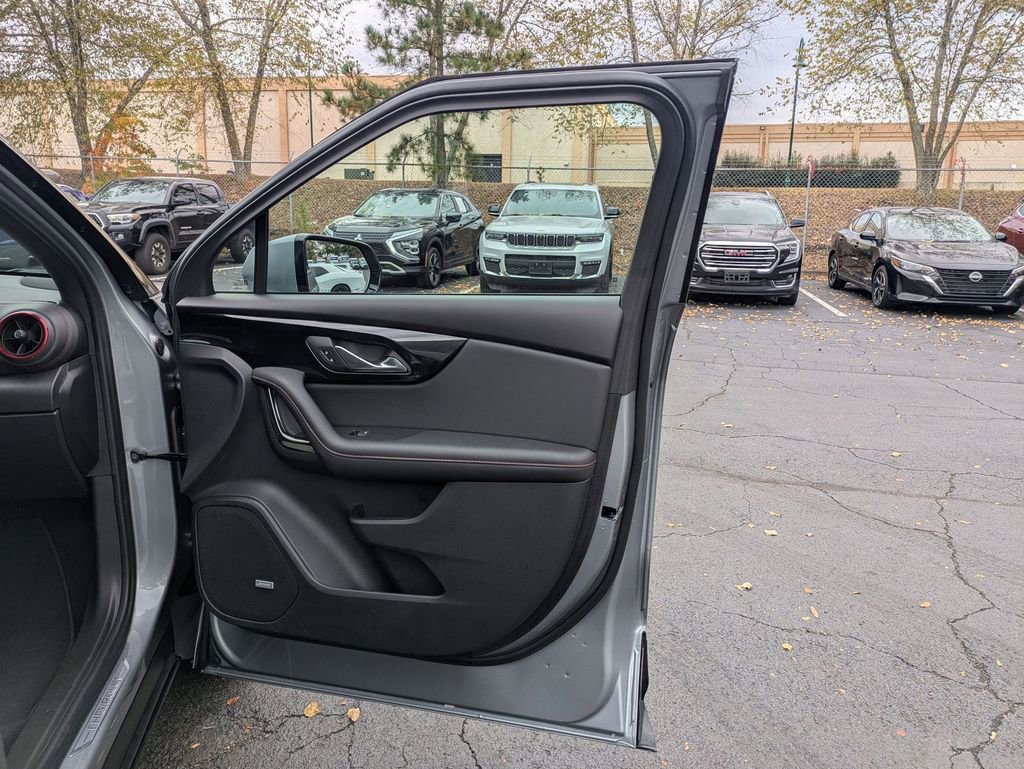 Used 2025 Chevrolet Blazer RS image 29