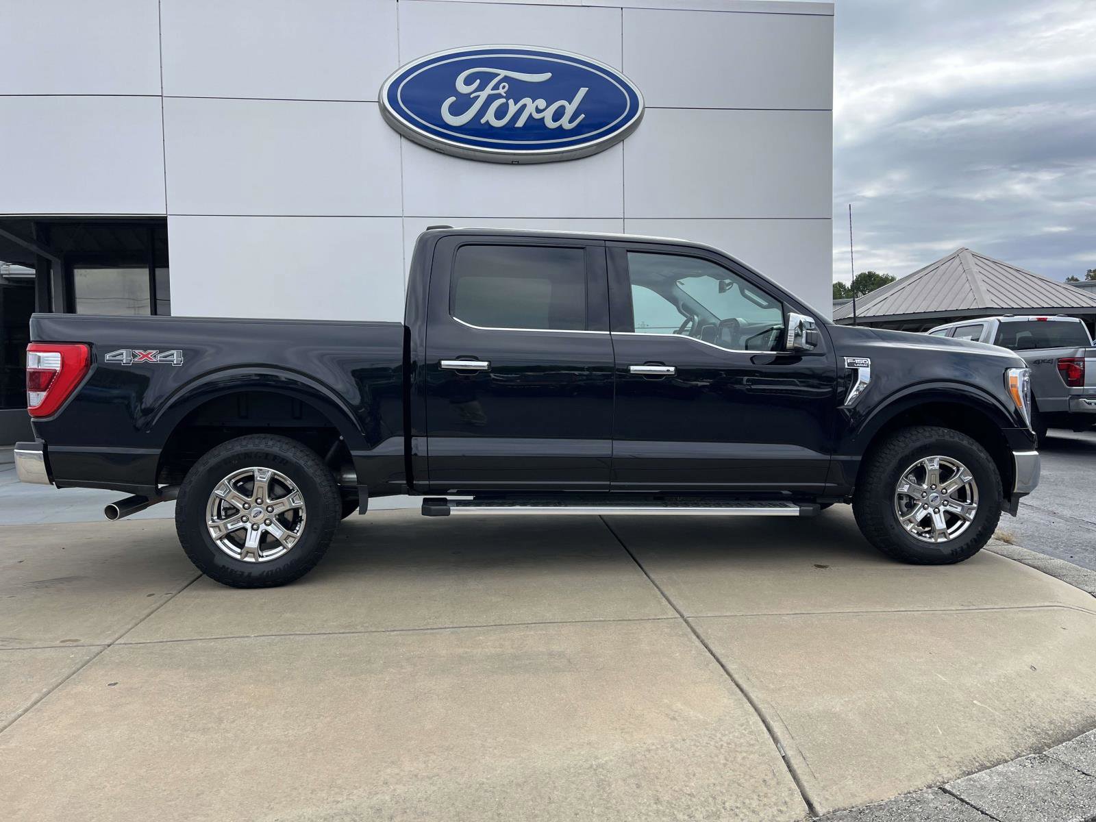Used 2023 Ford F150 Lariat image 3