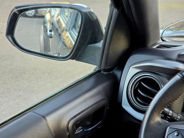 Used 2020 Toyota Tacoma TRD Off-Road w/ TRD Premium Off Road Package image 15