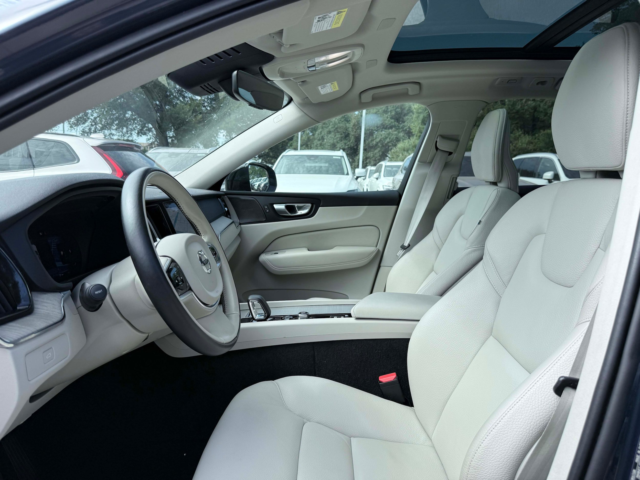 Certified 2023 Volvo XC60 B5 Plus w/ Climate Package AWD/4WD image 8