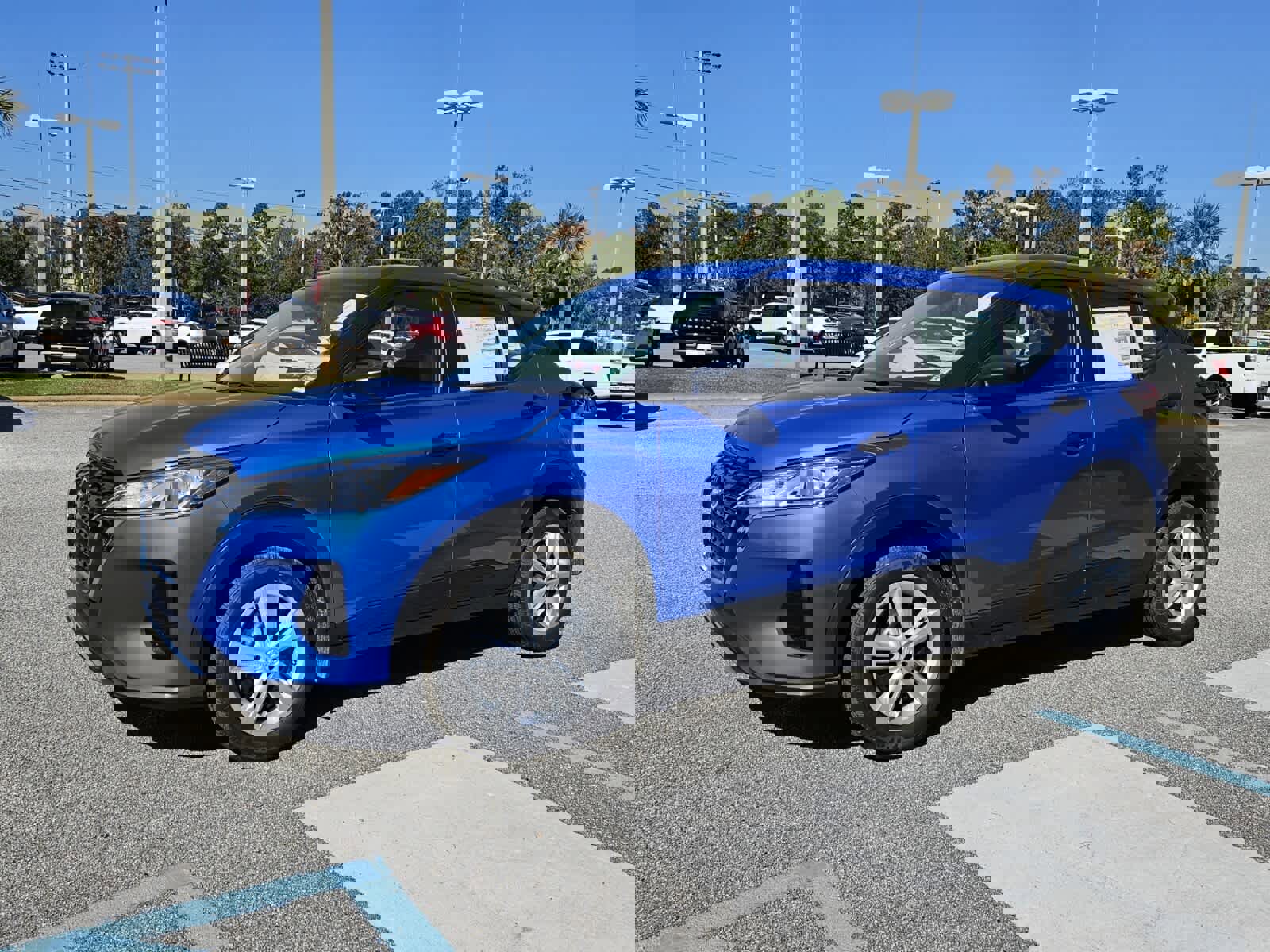 New 2025 Nissan Kicks Play S image 2