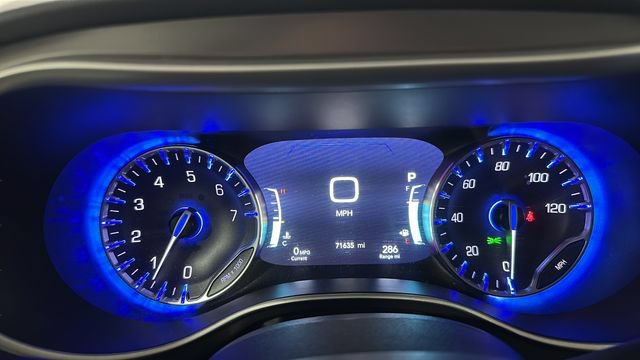 Used 2024 Chrysler Pacifica Touring-L FWD image 10