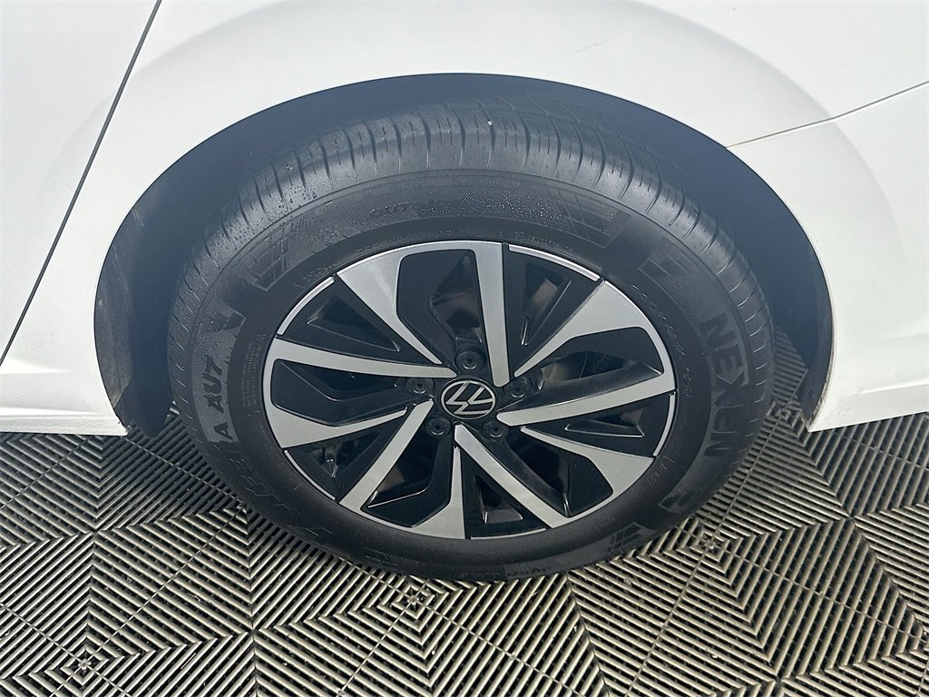 Used 2024 Volkswagen Jetta S image 31