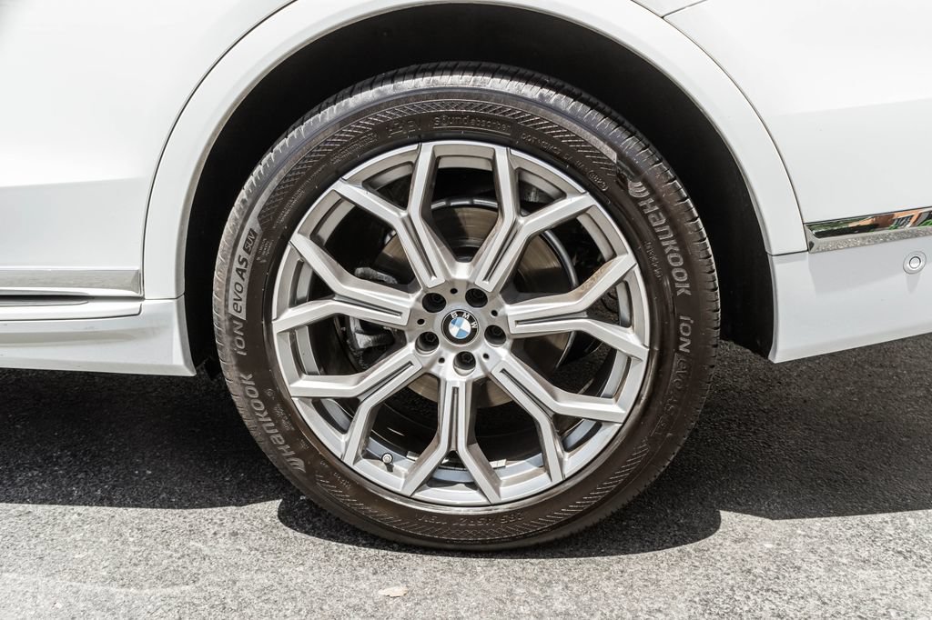 Used 2022 BMW X7 xDrive40i w/ Executive Package AWD/4WD image 39