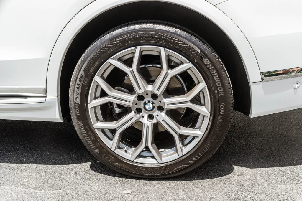 Used 2022 BMW X7 xDrive40i w/ Executive Package AWD/4WD image 39