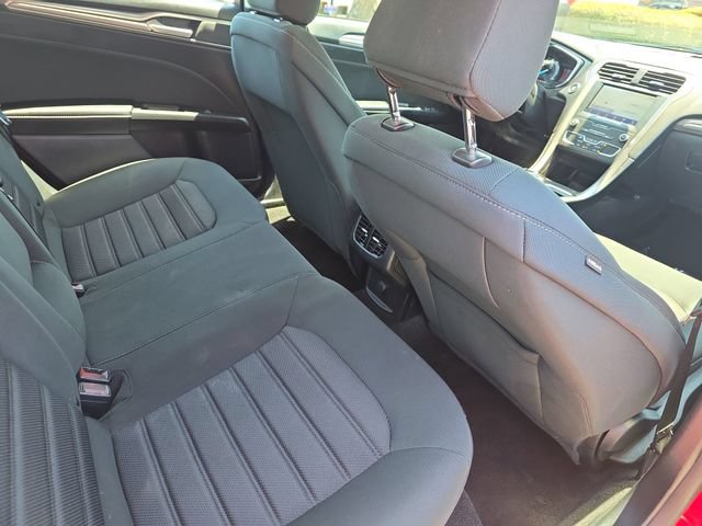 Used 2020 Ford Fusion SE FWD image 12