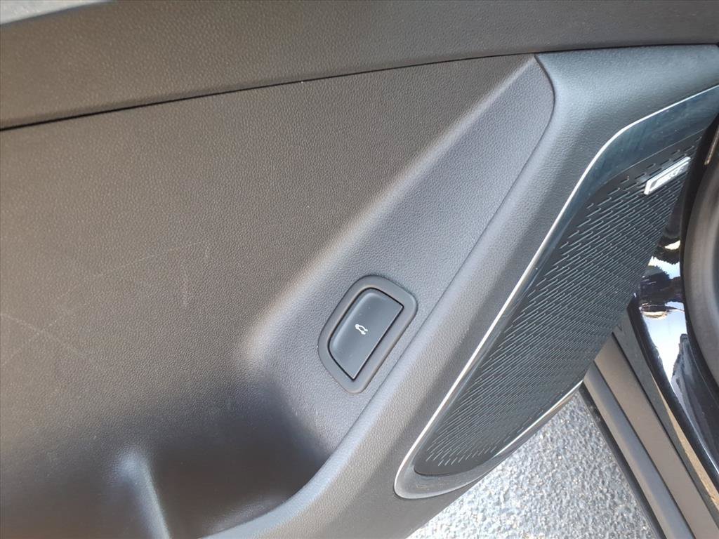 Used 2025 GMC Acadia Elevation FWD image 9