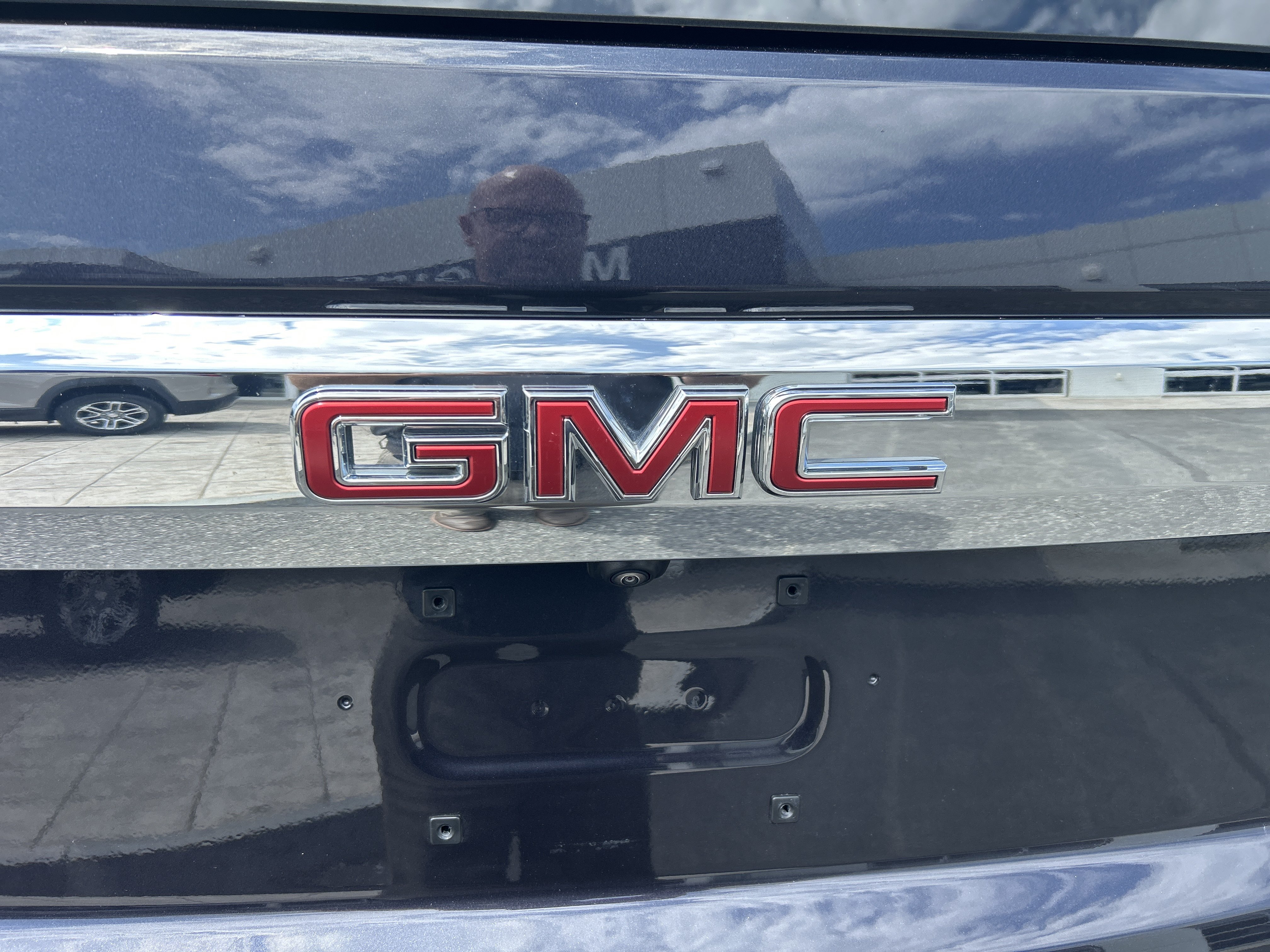 Certified 2024 GMC Yukon SLT w/ SLT Luxury Package AWD/4WD image 9