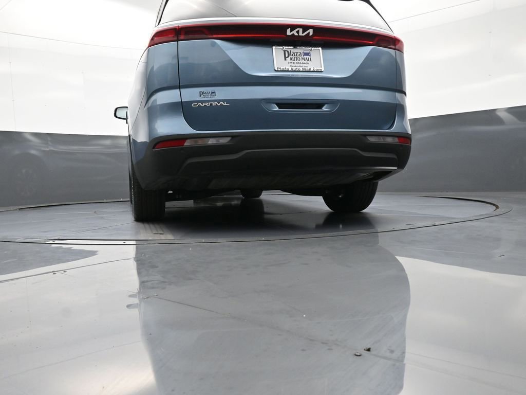 Used 2024 Kia Carnival EX FWD image 32