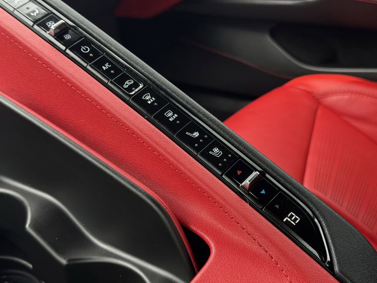 Used 2025 Chevrolet Corvette Stingray Preferred Cpe w/ Stealth Interior Trim Package image 21