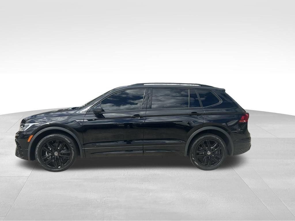 Certified 2022 Volkswagen Tiguan SE R-Line image 2