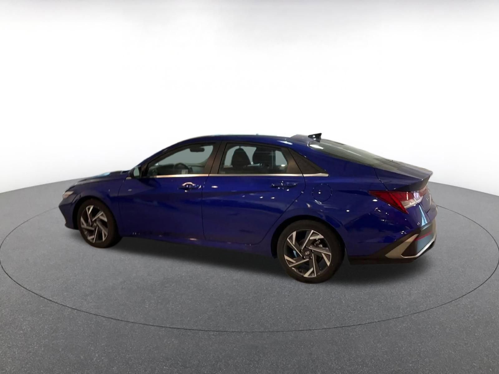 Used 2025 Hyundai Elantra SEL image 10