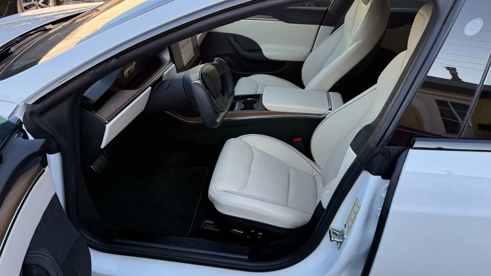 Used 2021 Tesla Model S Plaid image 7