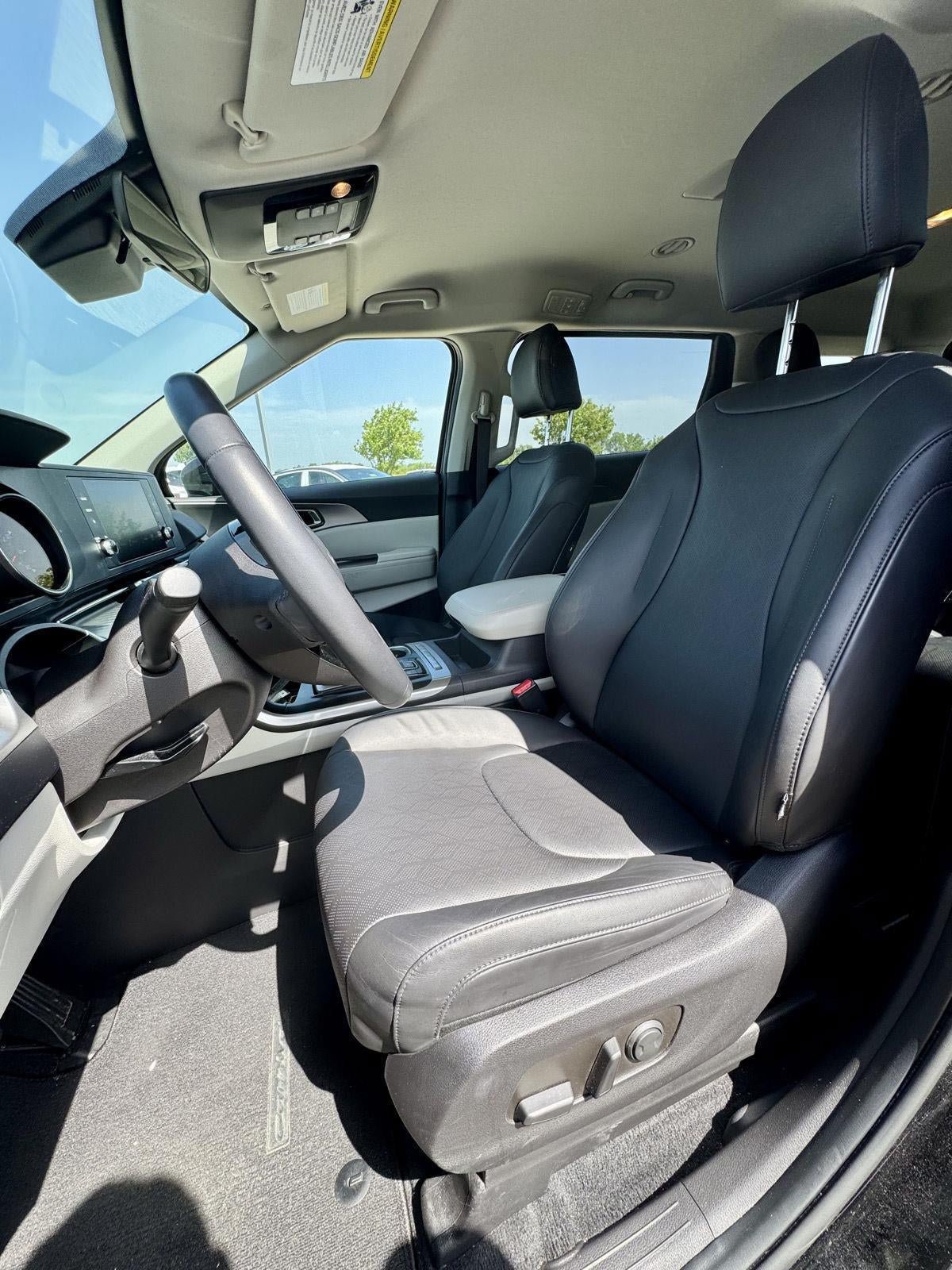 Certified 2024 Kia Carnival LX FWD image 19
