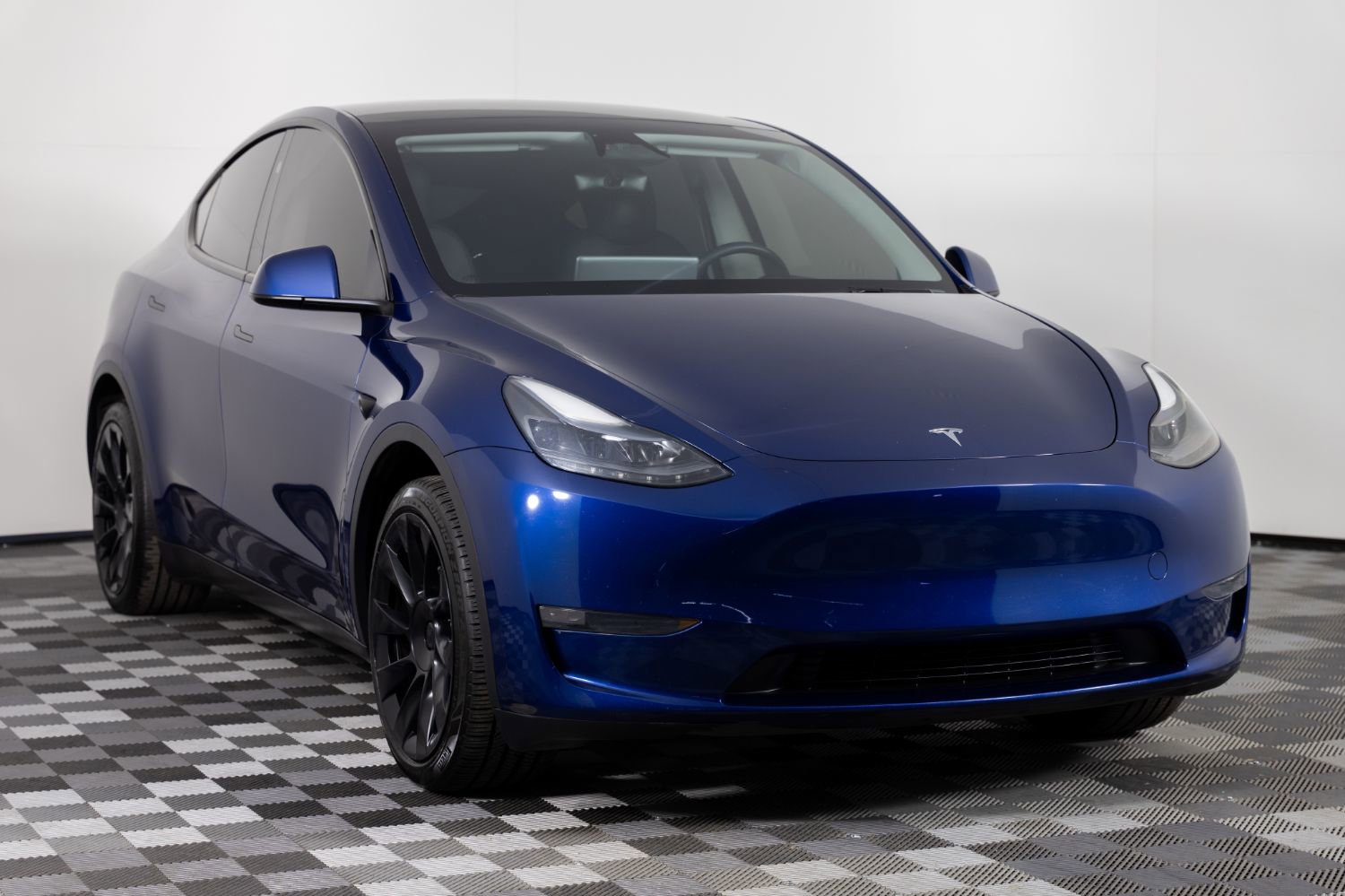 Used 2024 Tesla Model Y Long Range AWD/4WD image 11