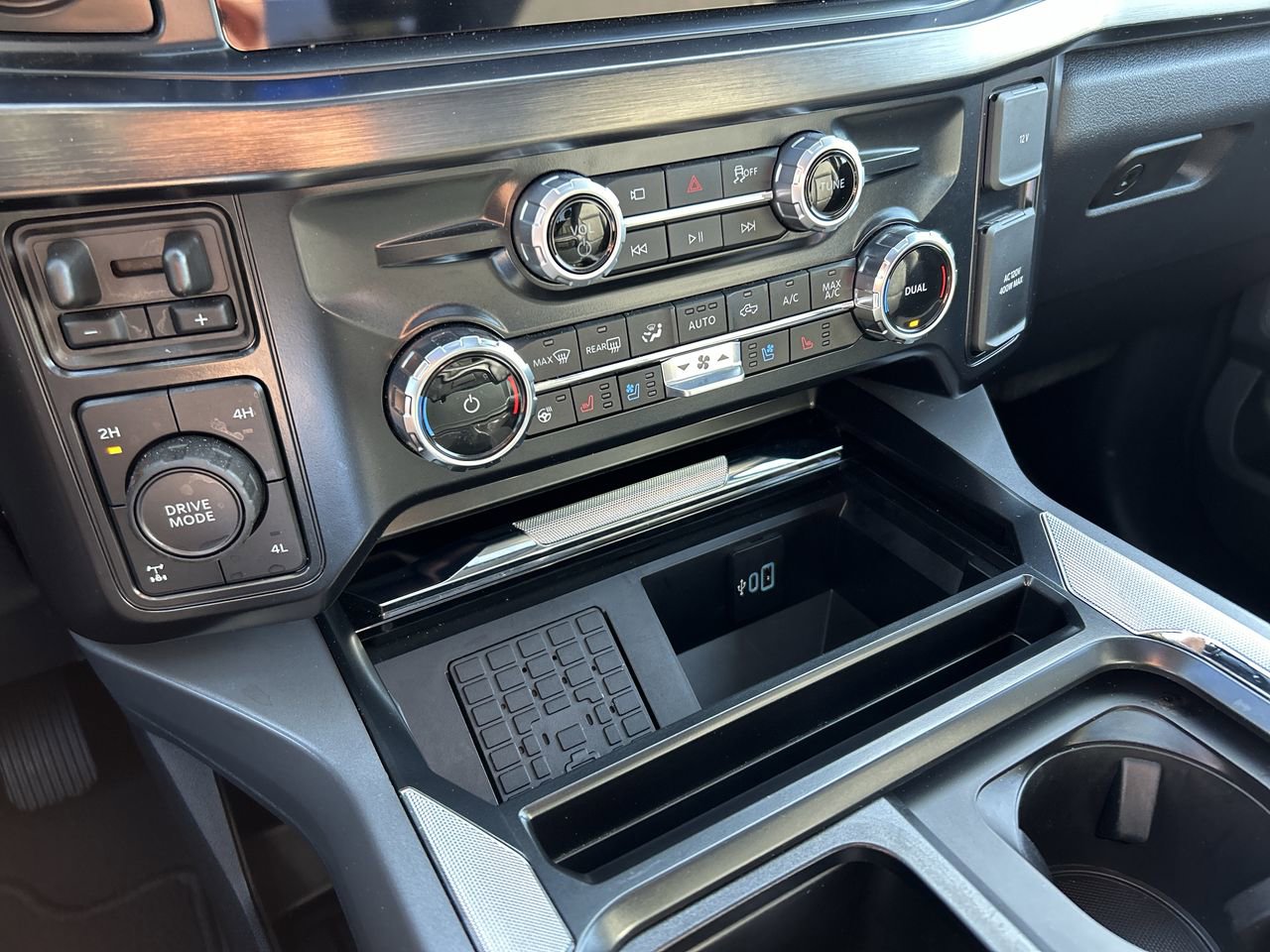 Used 2025 Ford F250 Lariat w/ Lariat Ultimate Package AWD/4WD image 29