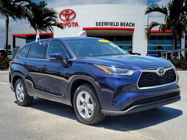 Used 2021 Toyota Highlander L FWD image 1