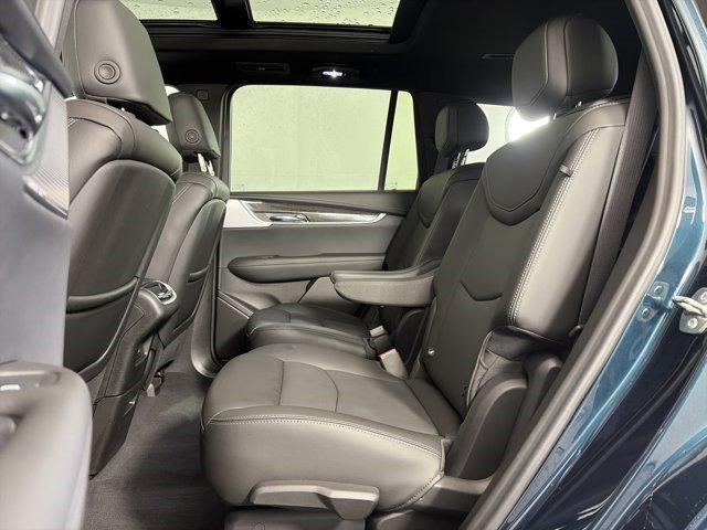 Certified 2024 Cadillac XT6 Sport w/ Technology Package AWD/4WD image 9