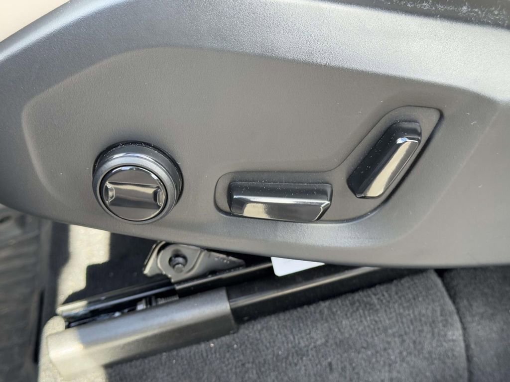 Certified 2026 Volvo XC90 B6 Plus w/ Protection Package Premier image 18