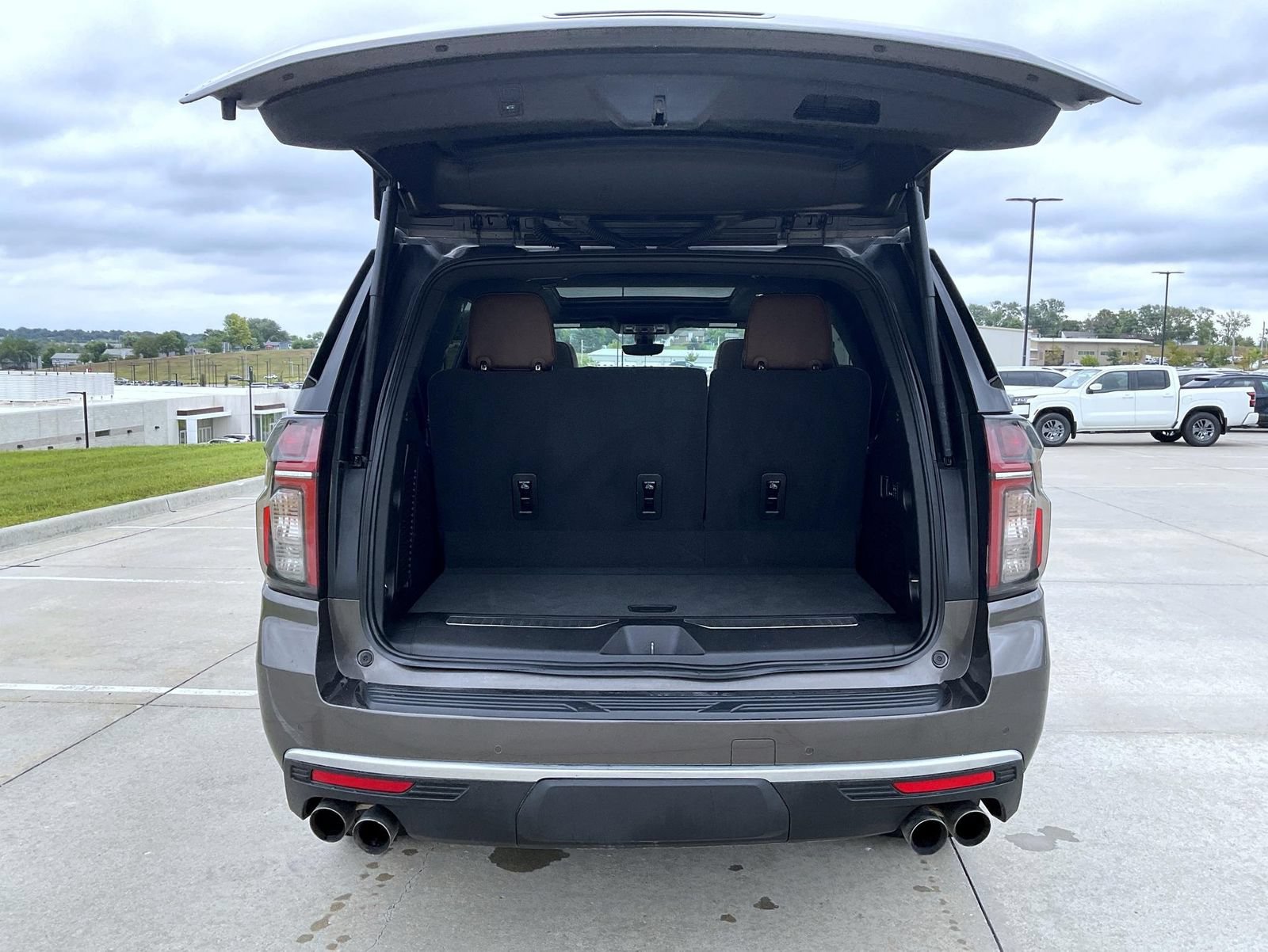 Used 2021 Chevrolet Tahoe High Country w/ Premium Package AWD/4WD image 9