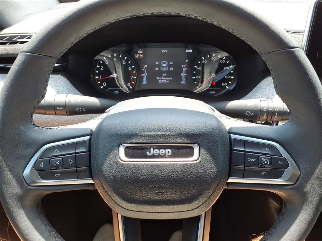 Used 2023 Jeep Compass Latitude image 12